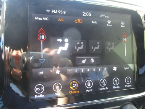 Used 2019 Jeep Grand Cherokee Altitude image 25