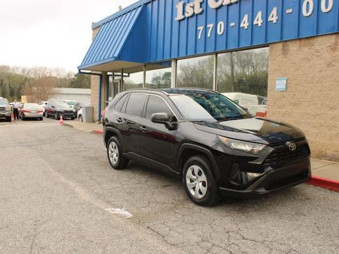 Used 2019 Toyota RAV4 LE image 4