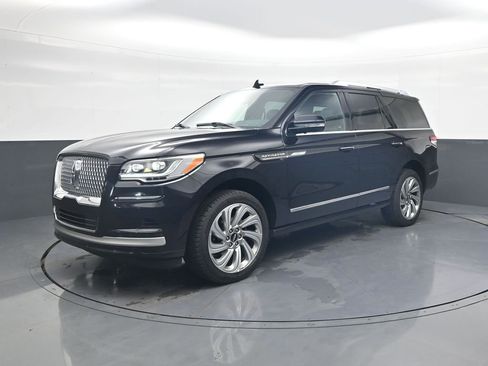 Used 2024 Lincoln Navigator Premiere AWD/4WD image 2