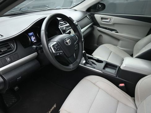Used 2016 Toyota Camry SE image 13