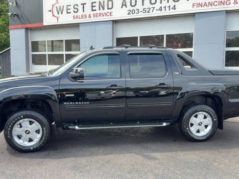 Used 2011 Chevrolet Avalanche LT w/ Luxury Package AWD/4WD image 8