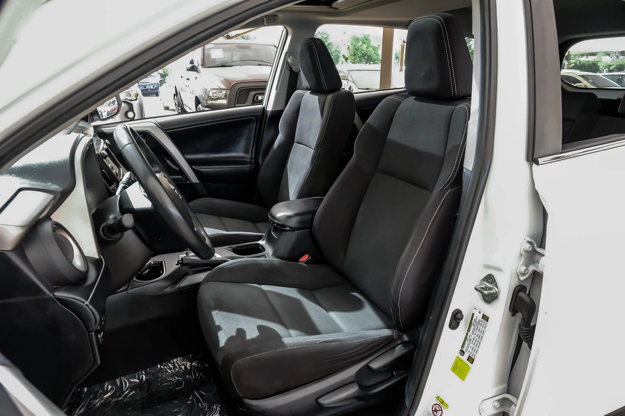 Used 2018 Toyota RAV4 XLE w/ Plus Extra Value Package FWD image 4