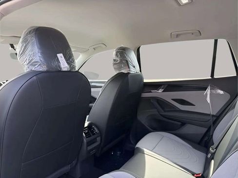 New 2026 Volkswagen Tiguan SE FWD image 6