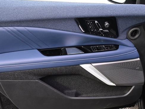 New 2026 Cadillac Optiq Luxury 2 image 22