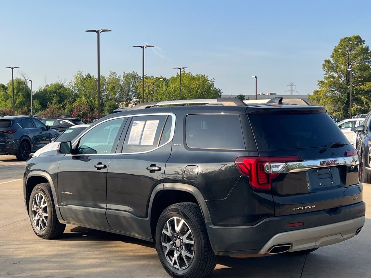 Used 2023 GMC Acadia SLT AWD/4WD image 10