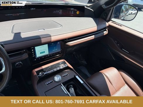 Used 2025 Lincoln Navigator Reserve AWD/4WD image 22