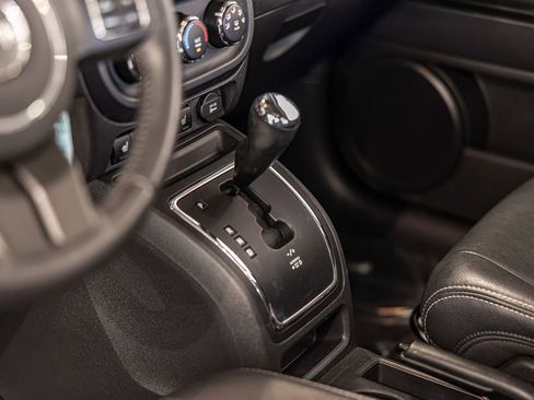 Used 2015 Jeep Patriot High Altitude image 19