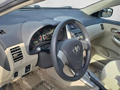 Used 2011 Toyota Corolla LE image 9