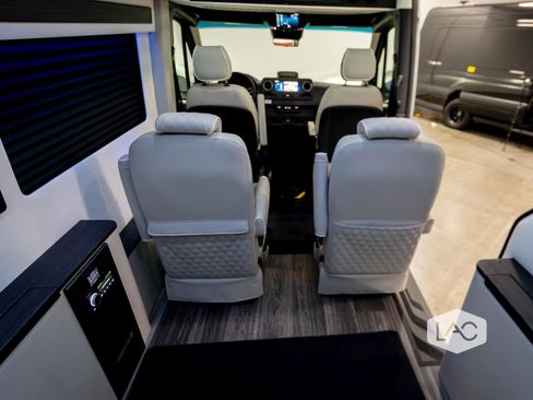 Used 2025 Mercedes-Benz Sprinter 3500 image 36