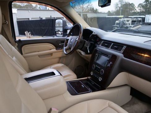 Used 2011 GMC Sierra 3500 Denali image 39