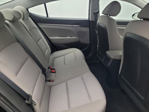 Used 2017 Hyundai Elantra SE image 19
