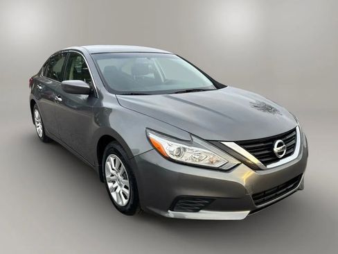 Used 2018 Nissan Altima 2.5 S w/ S Convenience Package image 3