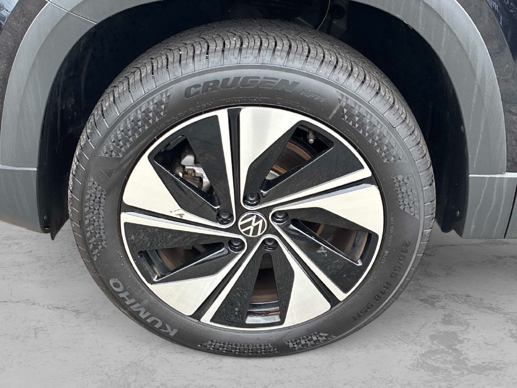 Certified 2025 Volkswagen Taos SE AWD/4WD image 18