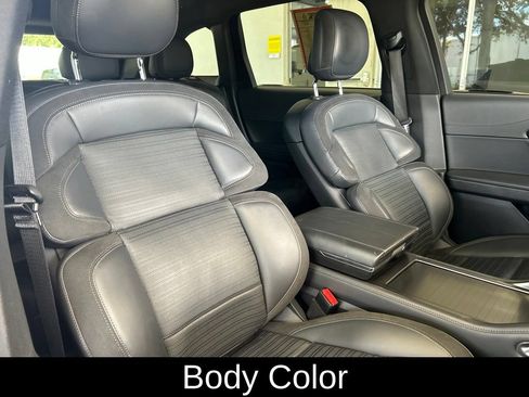 Used 2025 Lincoln Nautilus Reserve AWD/4WD image 25