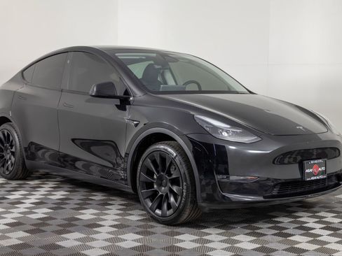 Used 2024 Tesla Model Y Long Range AWD/4WD image 11