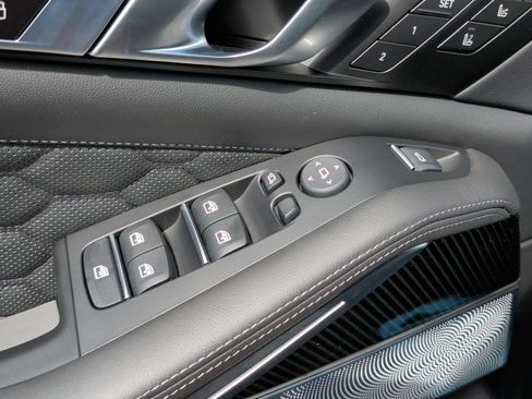 Used 2026 BMW X5 M Competition w/ Executive Package image 32