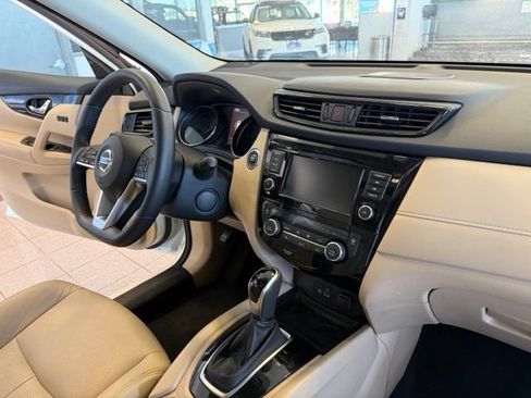 Used 2018 Nissan Rogue SV w/ Sun & Sound Touring Package AWD/4WD image 57