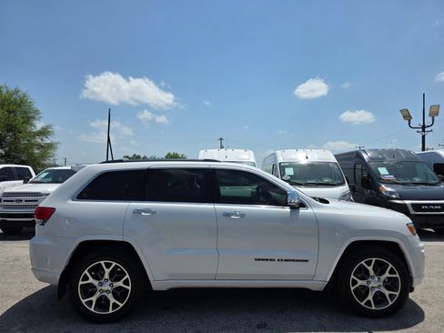 Used 2019 Jeep Grand Cherokee Overland RWD image 2