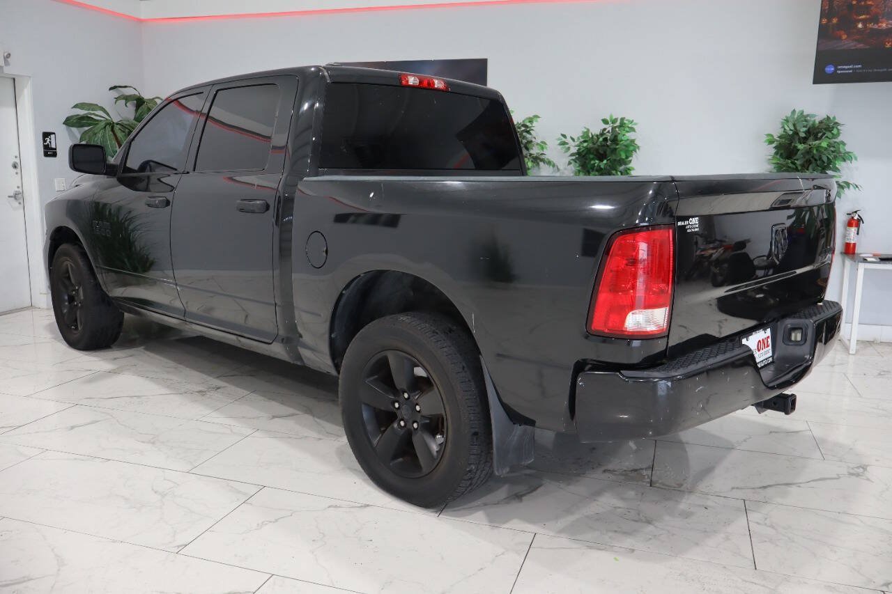 Used 2017 RAM 1500 Express w/ Black Ram 1500 Express Group AWD/4WD image 3