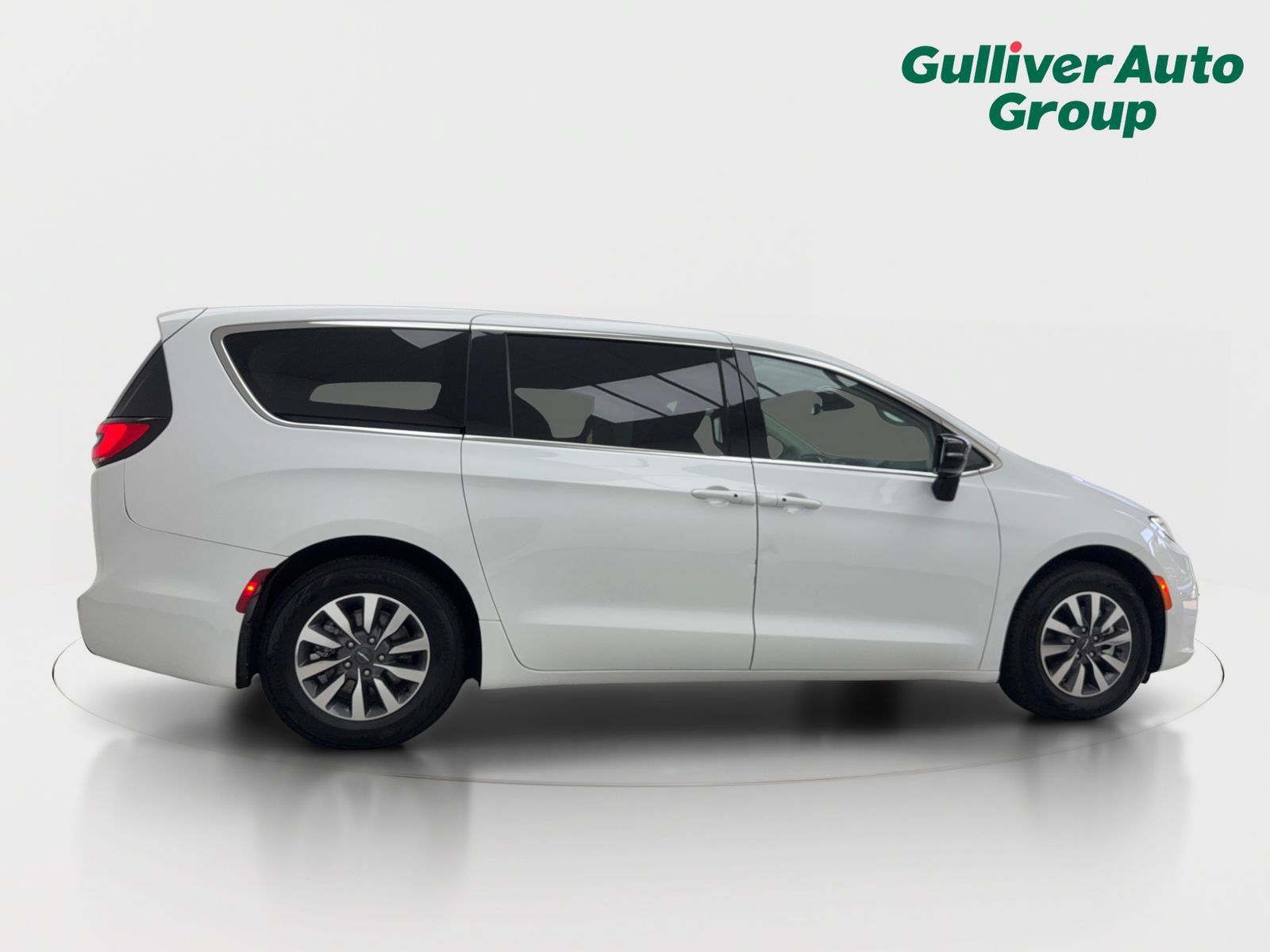 Used 2024 Chrysler Pacifica Limited FWD image 9
