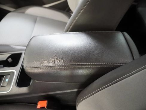 Used 2019 Ford Escape SE FWD image 21