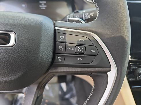 New 2025 Jeep Grand Cherokee Limited w/ Trailer Tow Package image 18