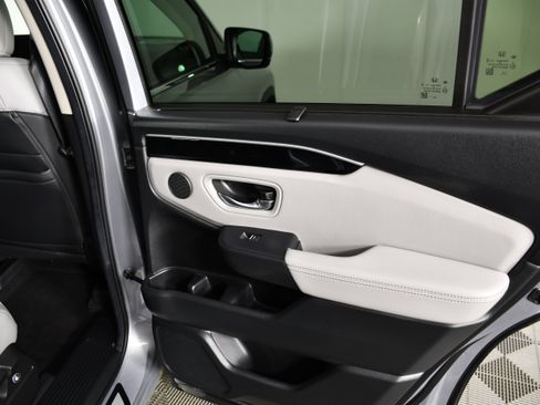 Certified 2025 Honda Pilot EX-L image 43