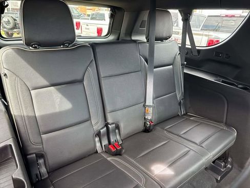 Used 2023 GMC Yukon XL SLT image 12