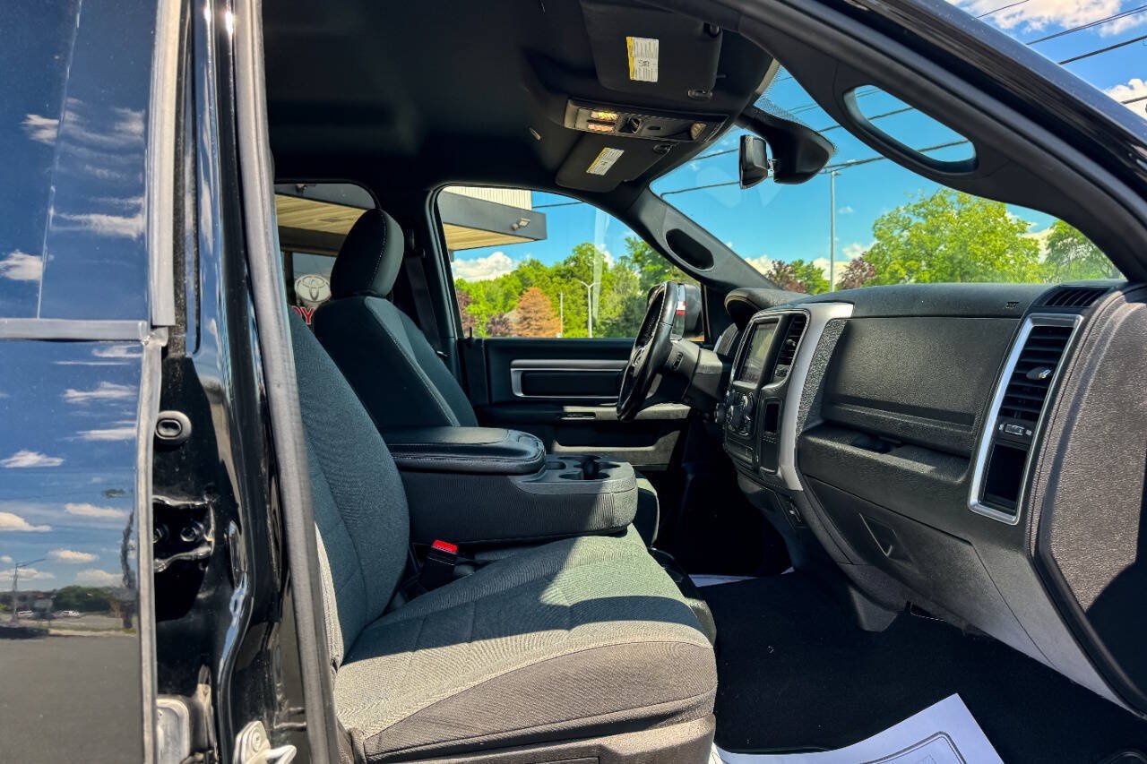 Used 2022 RAM 1500 Warlock AWD/4WD image 14