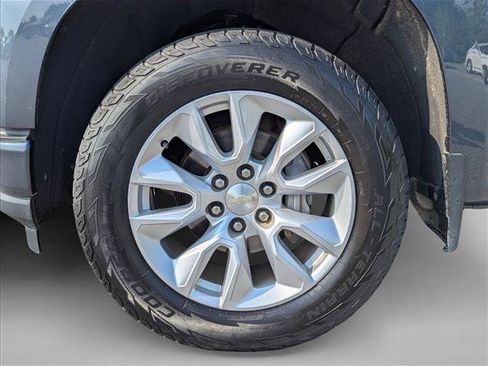 Used 2020 Chevrolet Silverado 1500 Custom w/ Custom Value Package AWD/4WD image 9