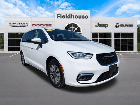 Used 2023 Chrysler Pacifica Touring-L FWD image 3