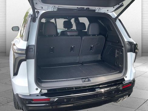 Used 2026 Chevrolet Traverse RS w/ LPO, Floor Liner Package AWD/4WD image 4