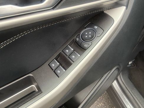 Used 2024 Ford Explorer XLT AWD/4WD image 17