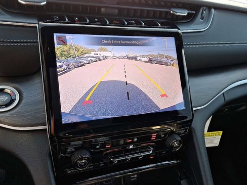 New 2025 Jeep Grand Cherokee Limited w/ Black Appearance Package image 14