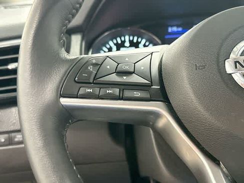 Used 2018 Nissan Rogue SV AWD/4WD image 8