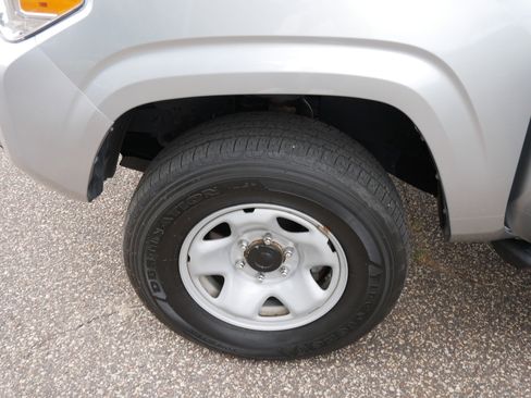 Used 2022 Toyota Tacoma SR image 15