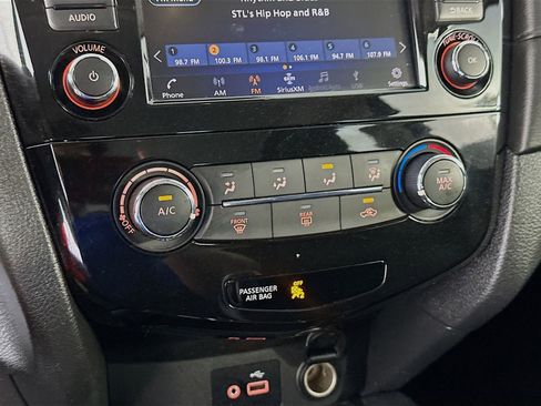 Used 2020 Nissan Rogue S FWD image 15