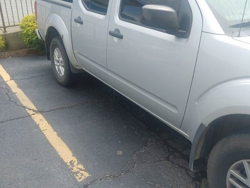 Used 2015 Nissan Frontier SV w/ SV Value Truck Package AWD/4WD image 2