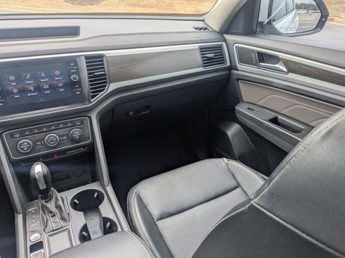 Used 2021 Volkswagen Atlas SE w/ Panoramic Sunroof Package image 18