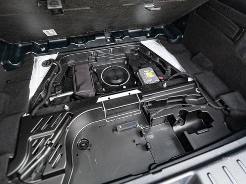 Used 2020 Mercedes-Benz GLB 250 4MATIC w/ Premium Package image 24