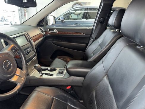 Used 2013 Jeep Grand Cherokee Limited w/ Luxury Group II image 2