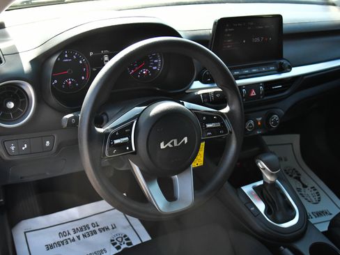 Used 2024 Kia Forte LXS w/ LXS Technology Package FWD image 16
