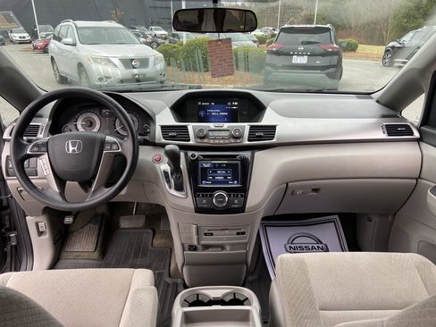 Used 2016 Honda Odyssey SE image 16