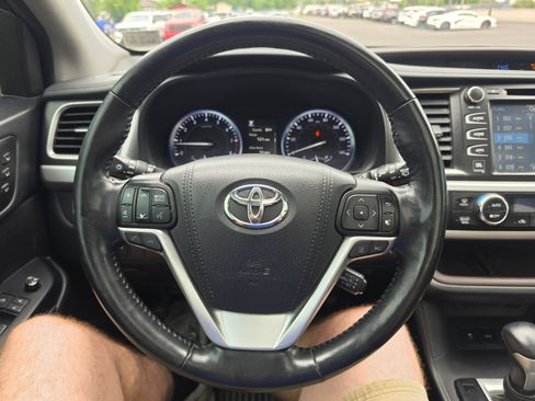Used 2018 Toyota Highlander Limited Platinum AWD/4WD image 18