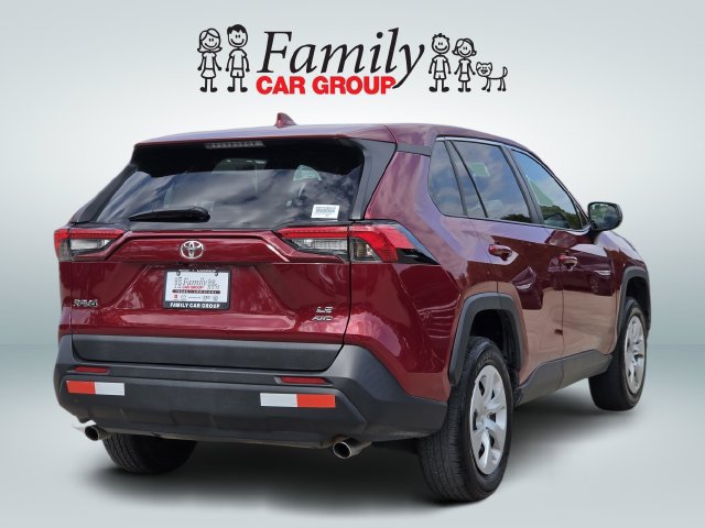 Used 2024 Toyota RAV4 LE AWD/4WD image 4