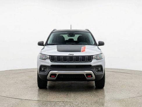 Used 2025 Jeep Compass Trailhawk image 2