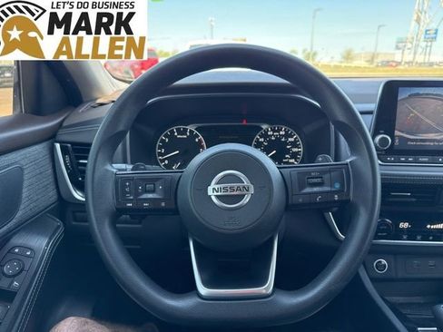 Used 2021 Nissan Rogue SV image 11