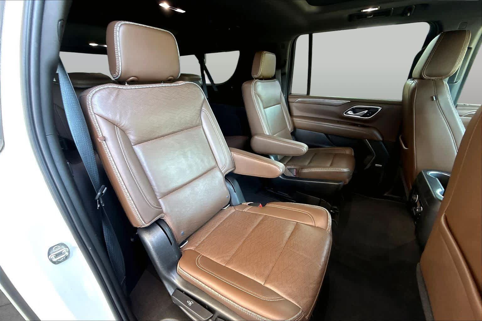 Used 2021 Chevrolet Suburban High Country w/ Premium Package AWD/4WD image 20