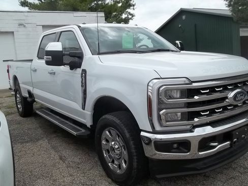 Used 2024 Ford F350 Lariat w/ Chrome Package image 3