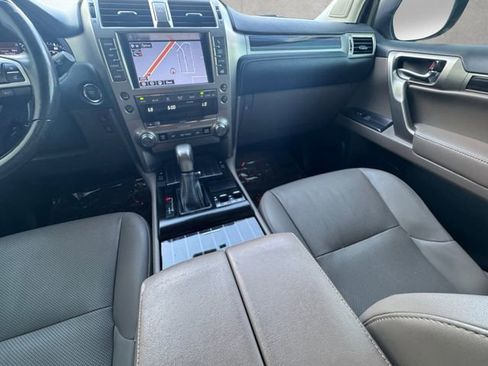 Used 2020 Lexus GX 460 Premium w/ Premium Package image 3